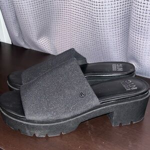 MADDEN NYC Women Stero Heel Black NWB Comfort Foam Performance Insoles Size 11